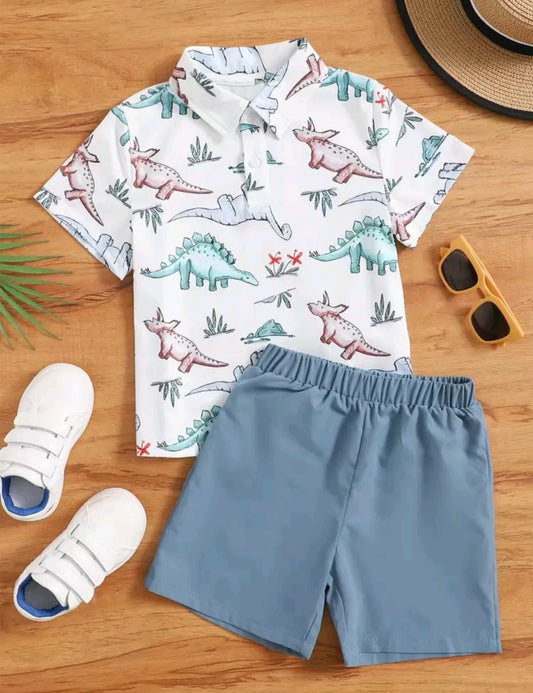 Camisa con diseño de Dino + short