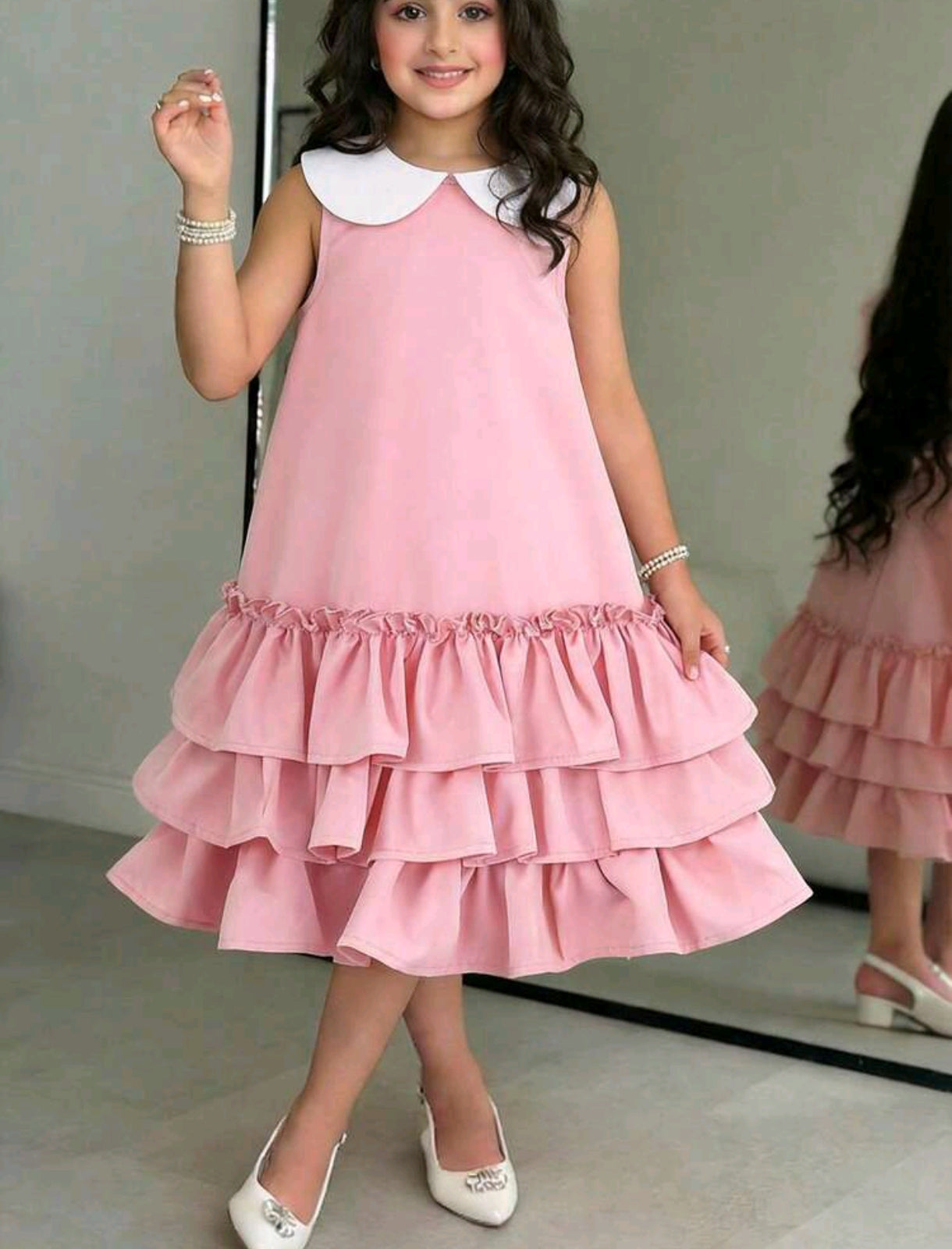 Vestido casual minimalista con volados