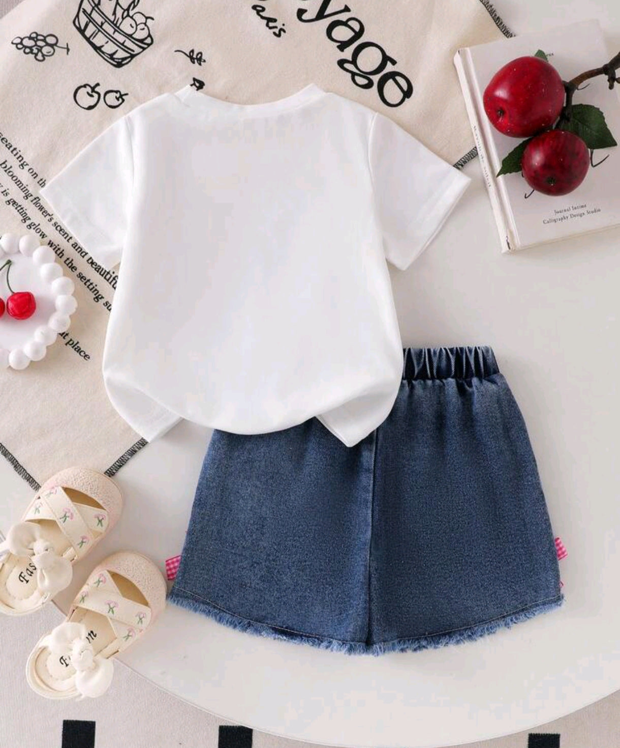 Remerita con diseño de cereza+ short de jeans