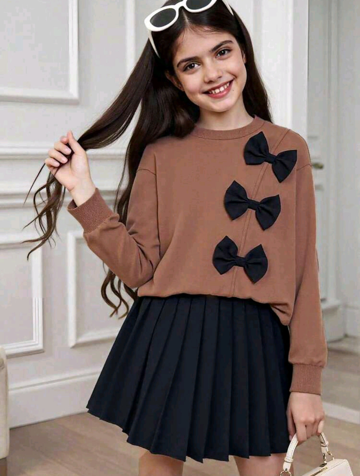 Mangas largas con detalles en moños+ falda plisada