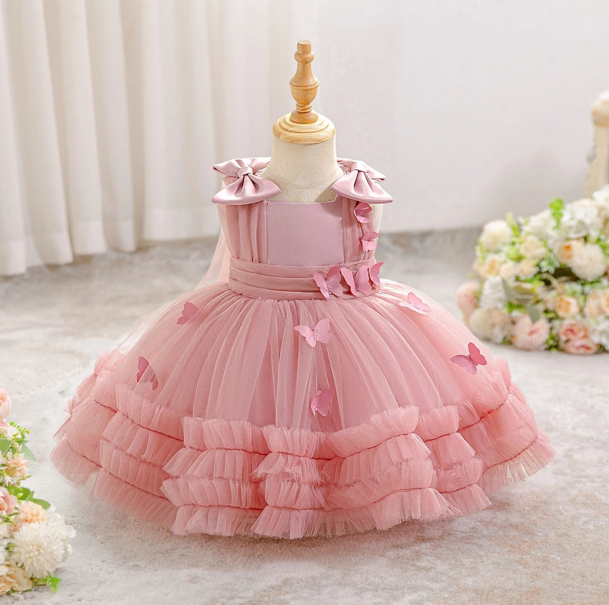 Vestido Elegante con detalles en mariposas