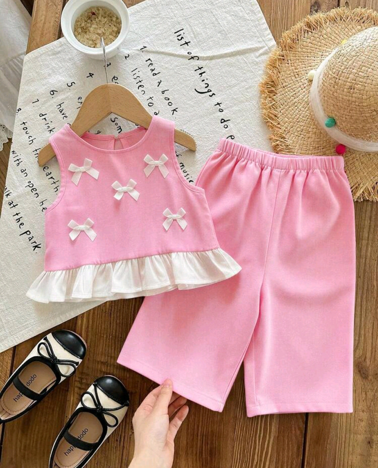 Blusa con detalles en moños + pantalón