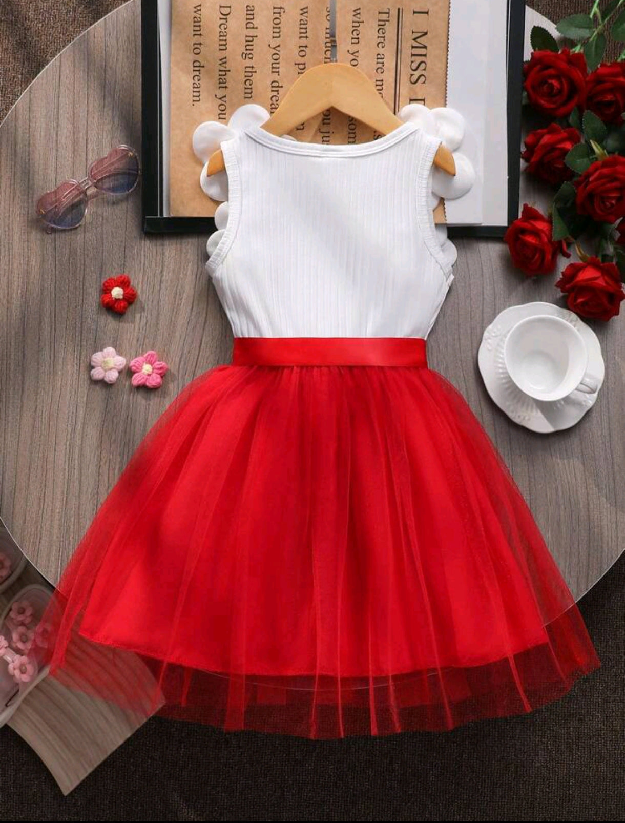 Vestido detalles en flores 3D y tul