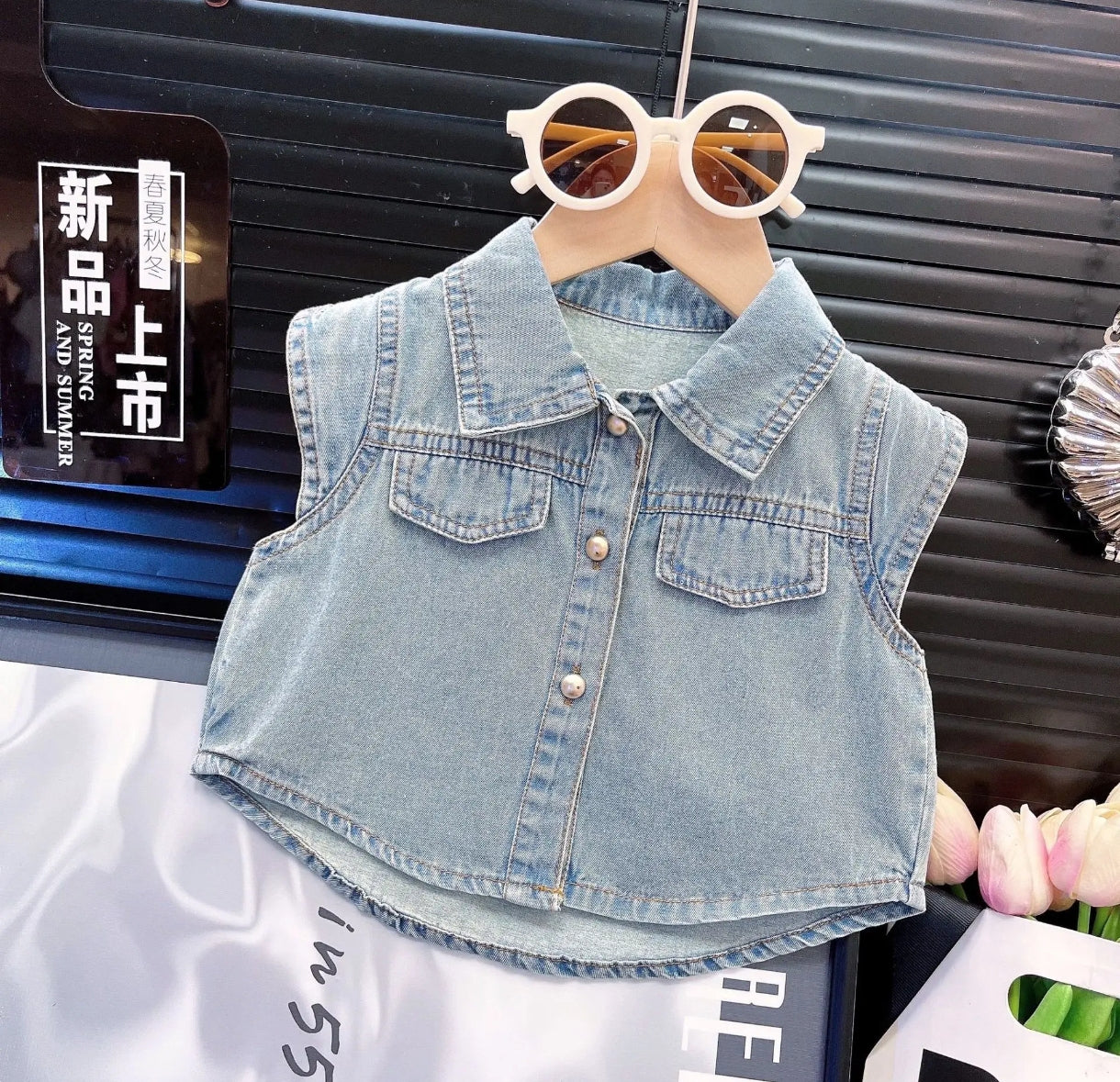Chaleco de jeans + vestido sin mangas con tul