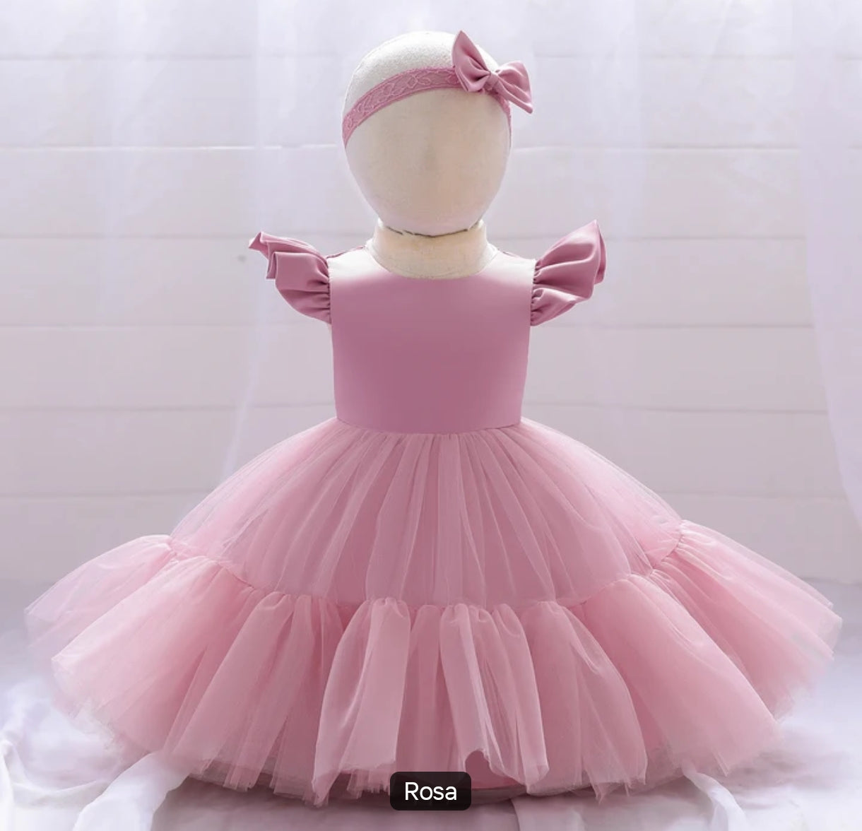 Vestido Elegante con mangas y tul
