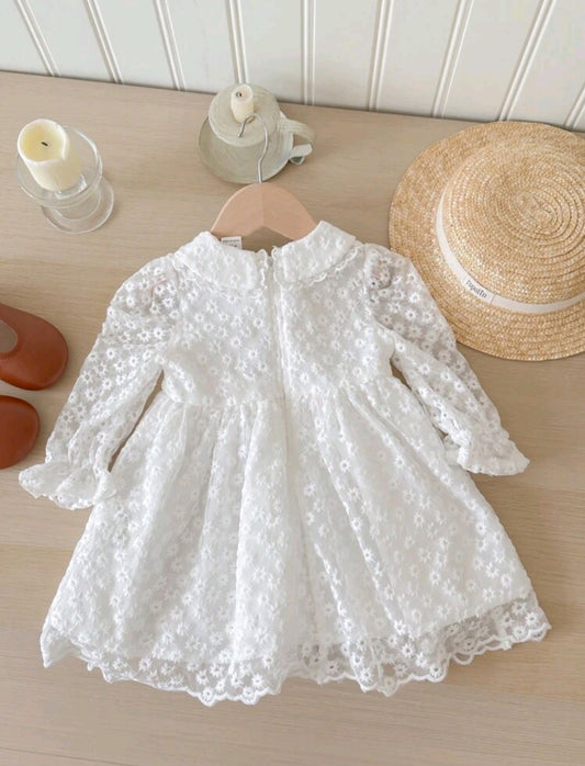 Vestido blanco mangas largas de renda