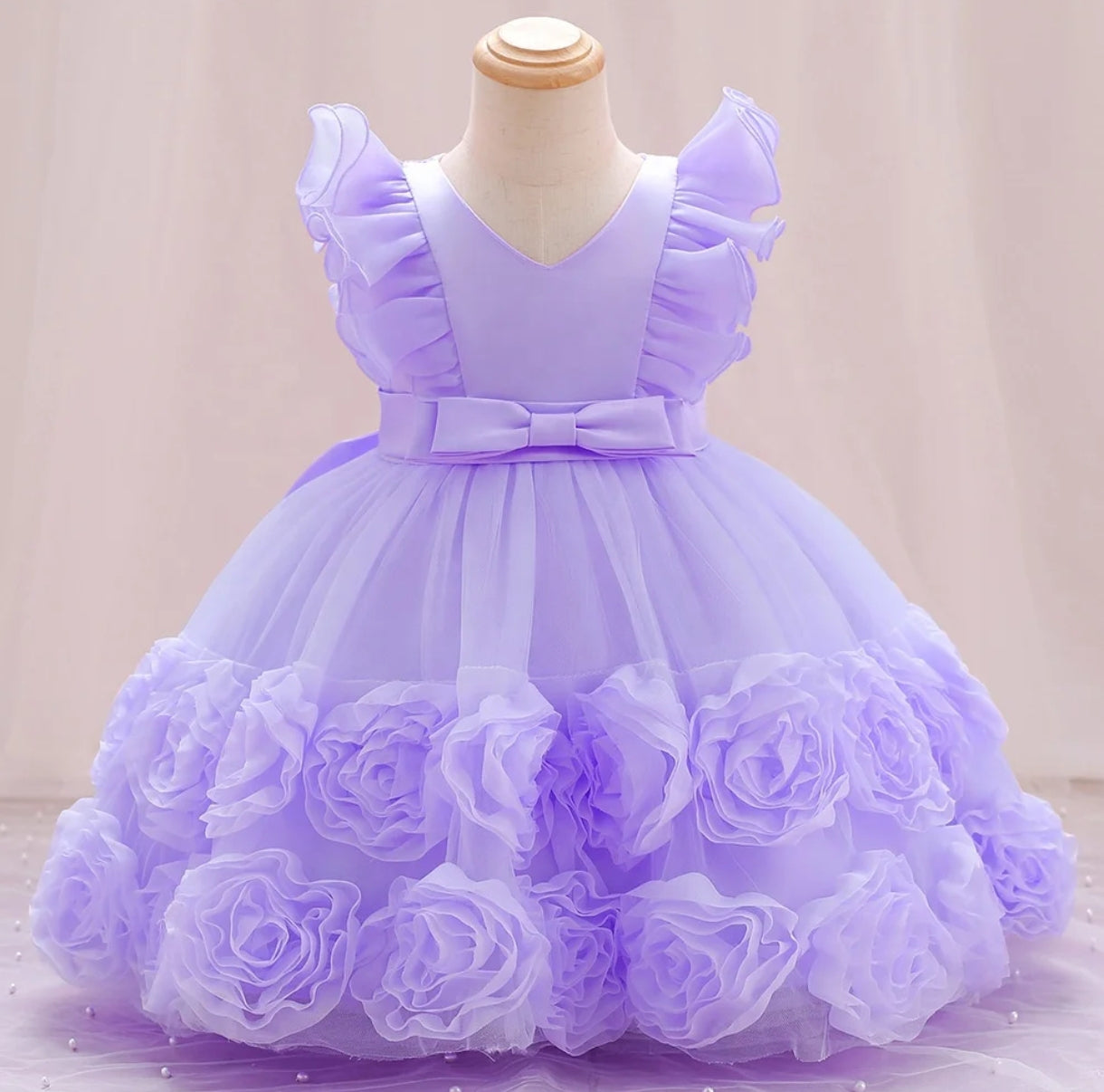 Vestido Elegante con detalles de flores en los bordes