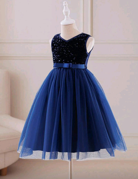 Vestido elegante con tul y lentejuelas