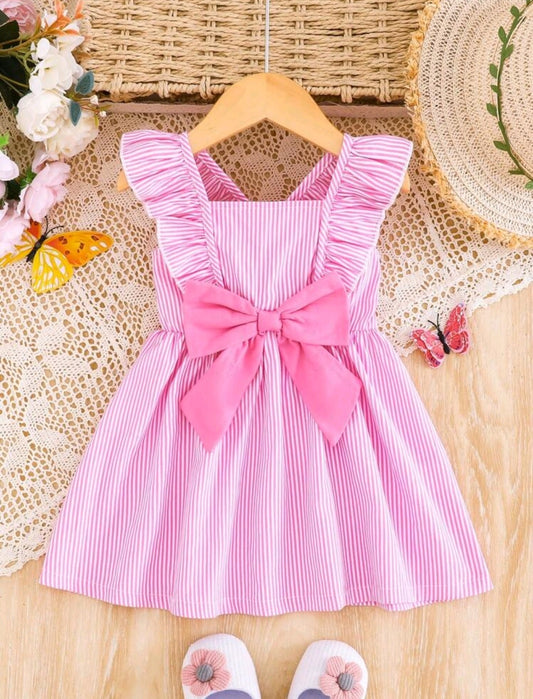 Vestido fresco con moño frontal