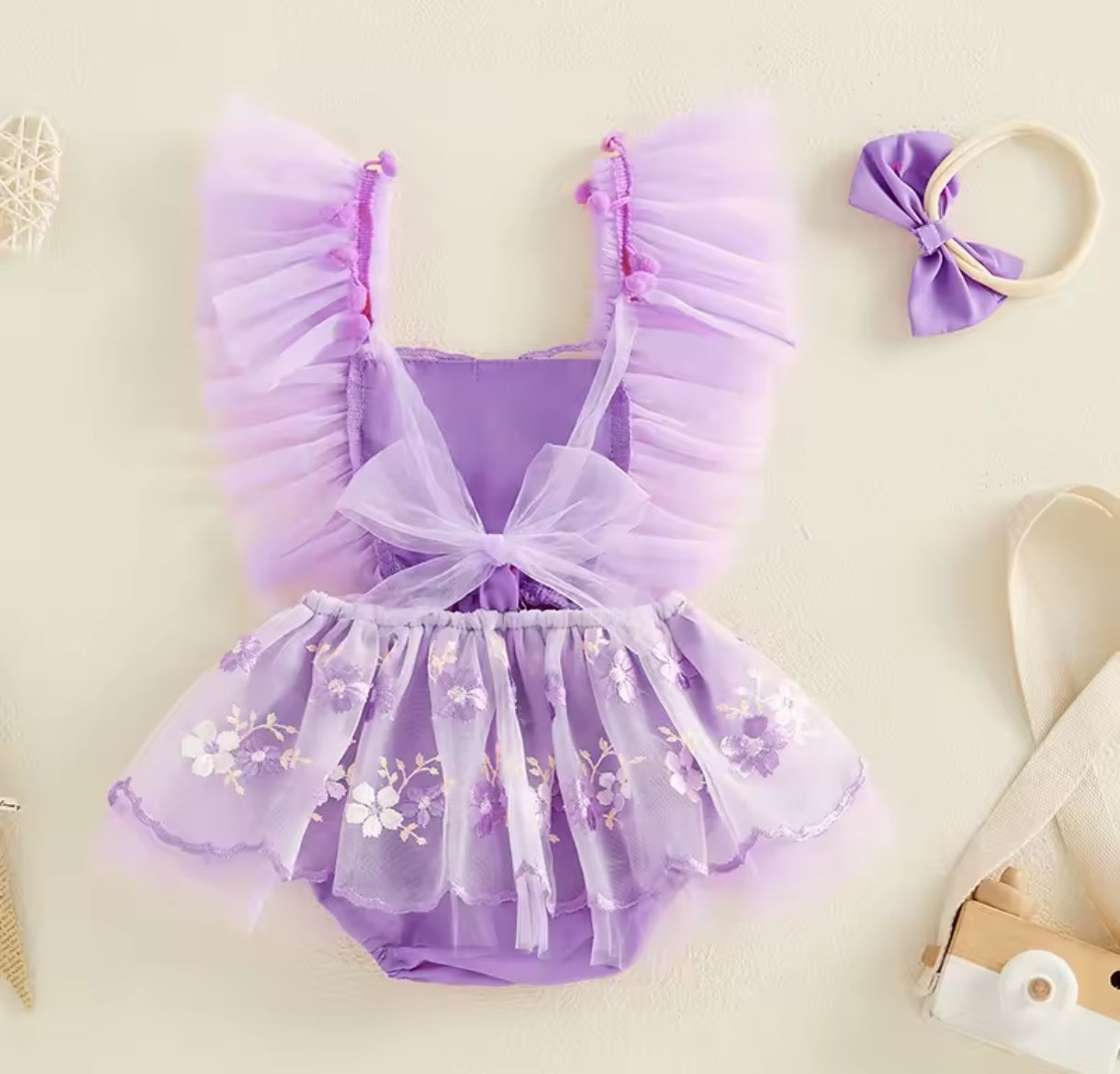 Body vestido con bordados en flores