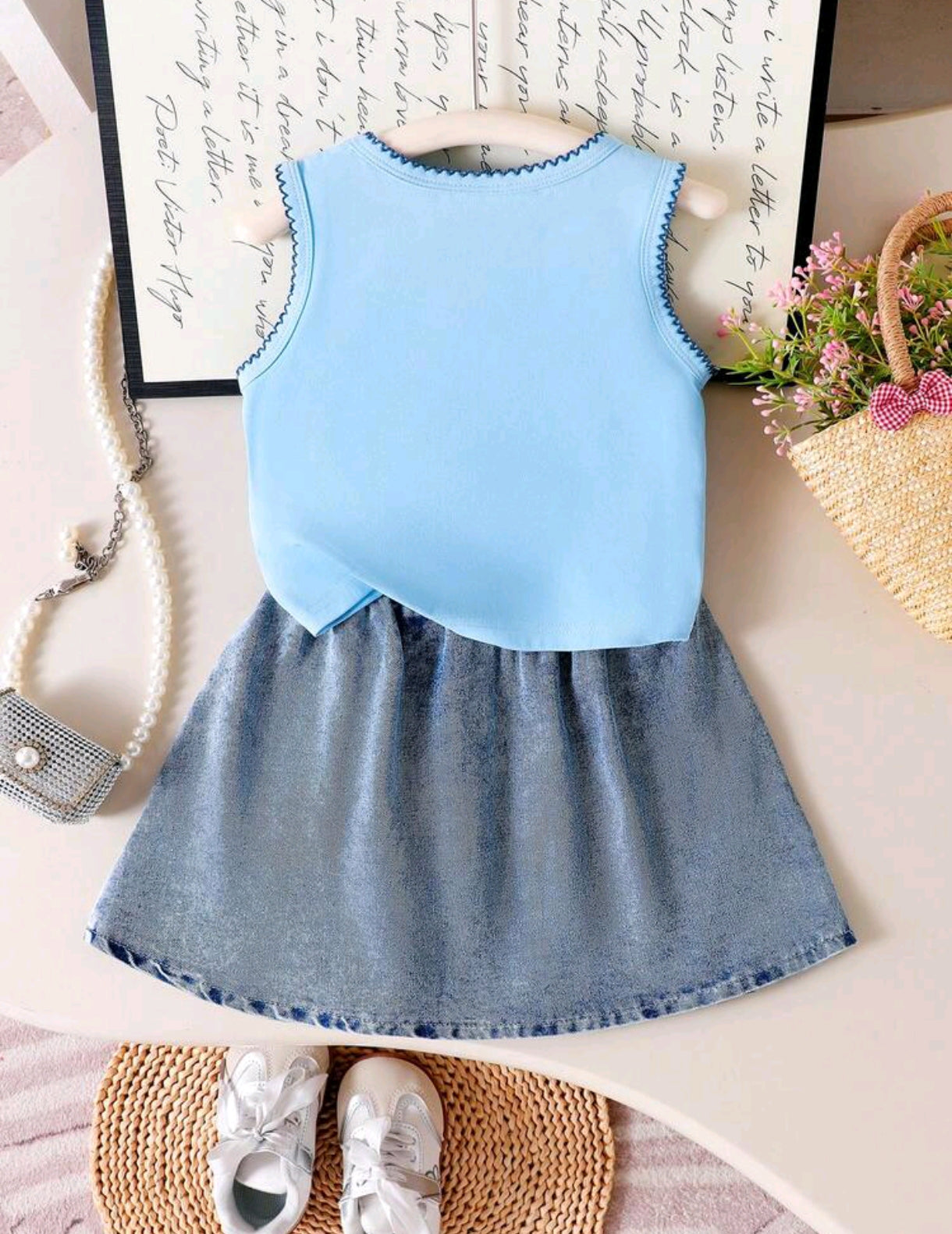 Blusa acanalada sin mangas + falda de Jeans con bordados