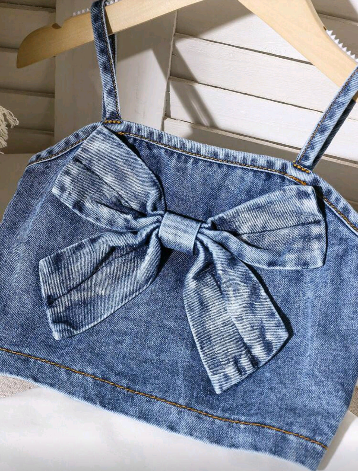 Top con tiritas de jeans + short de jeans