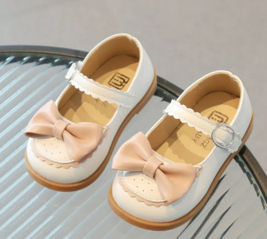 Acc. Zapato con moño liso