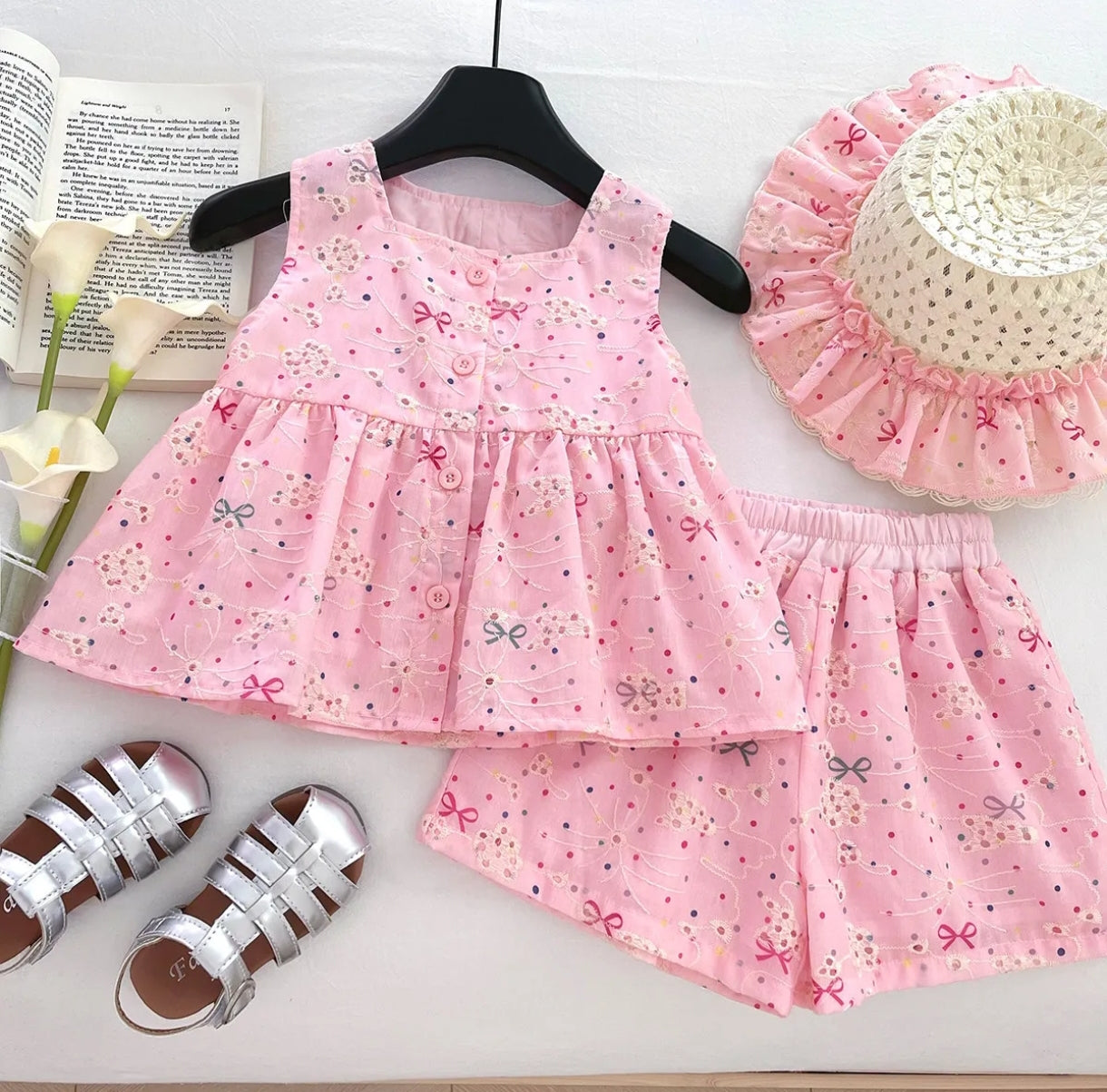 Blusa tipo broderie+ short+ Sombrero