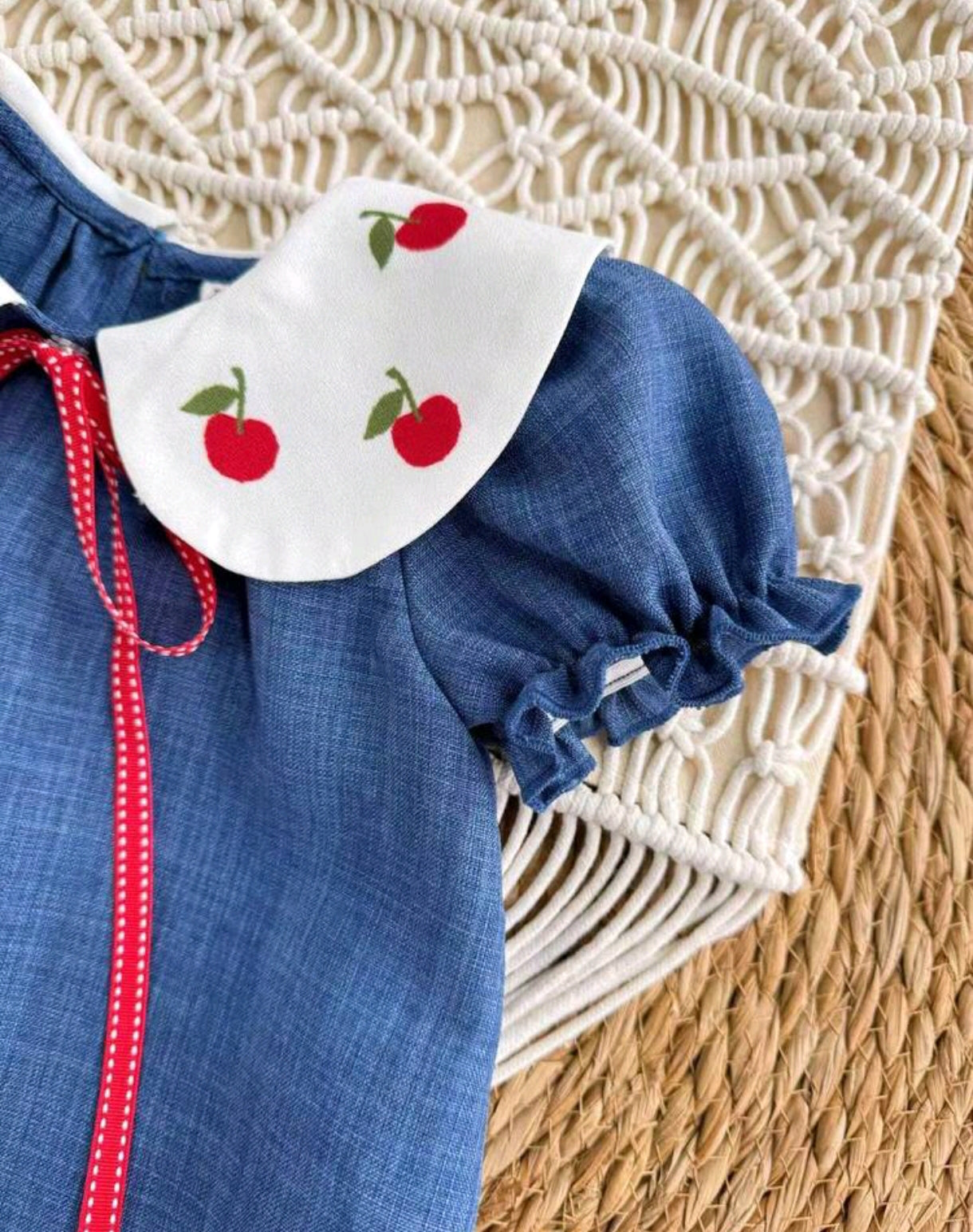 Vestido bebé con cuello y estampado de cereza