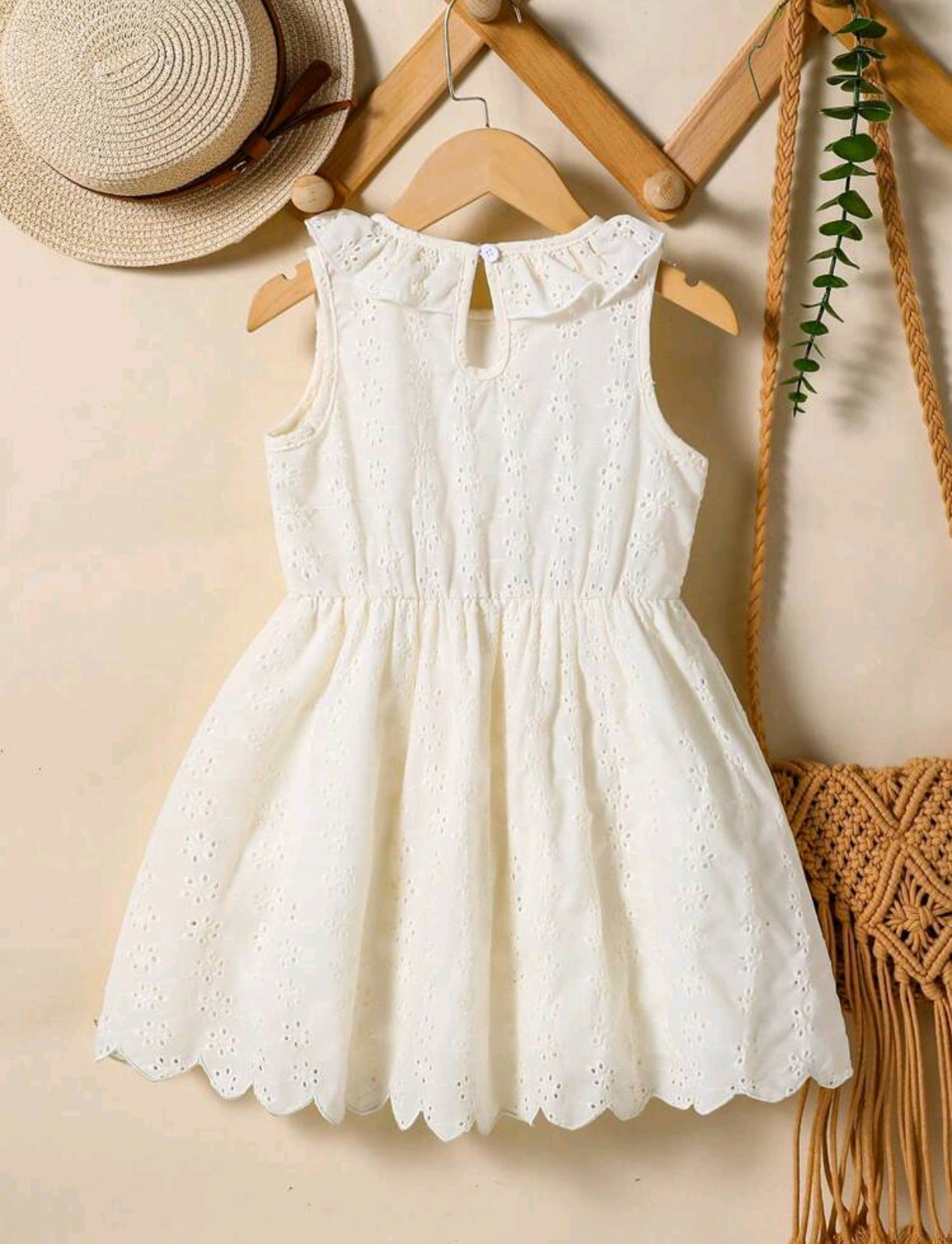 Vestido de broderie sin mangas