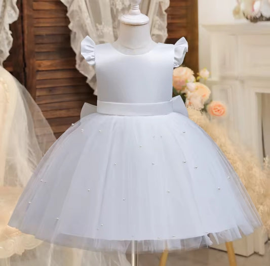 Vestido blanco de tul con detalles en perlitas