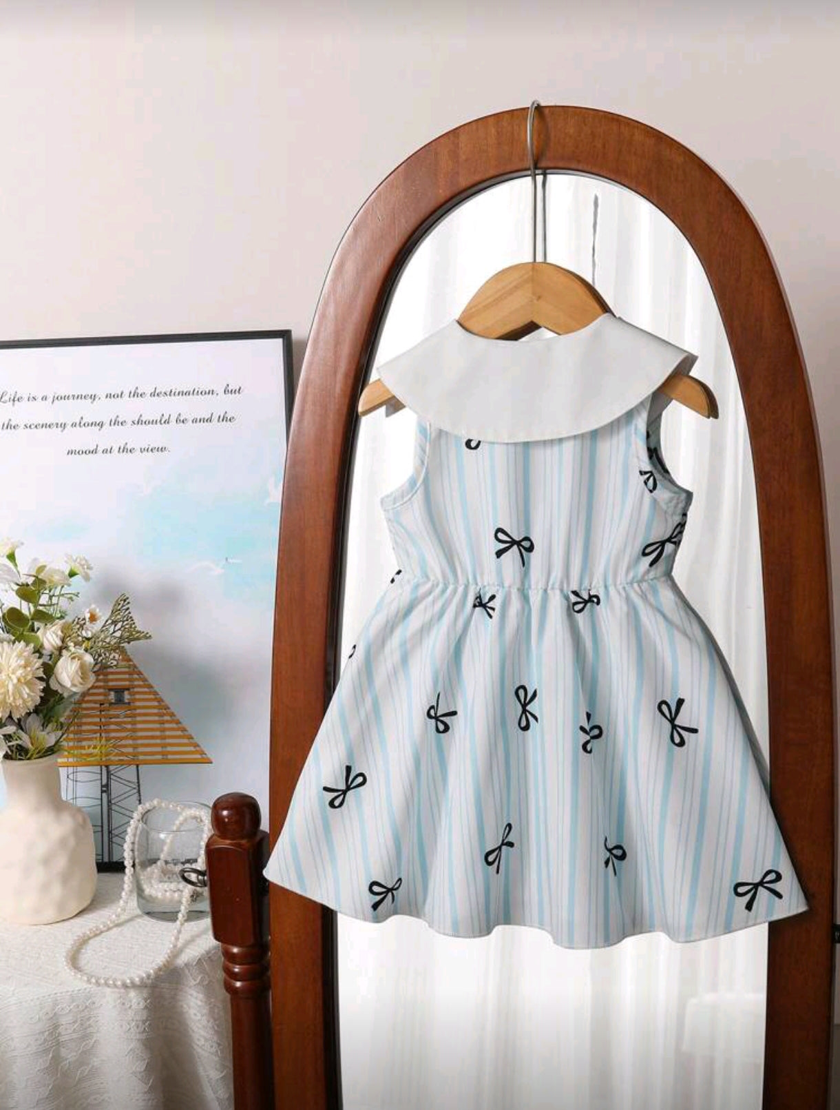 Vestido bebe sin manga, con detelles de moños