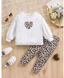 Mangas largas frizado + pantalón estampado