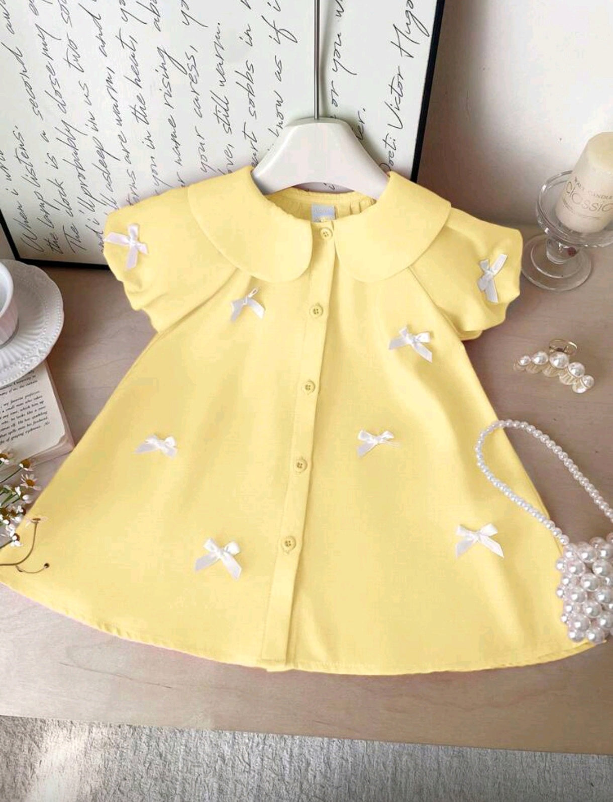 Vestido bebé con mangas abullonadas y detalles en moños