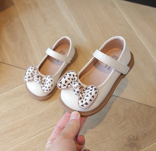 Acc. Zapato con moño de amotas