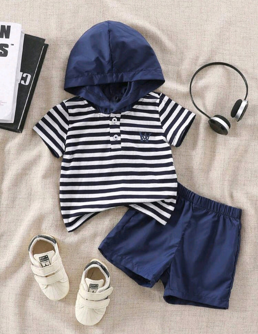Remera a rayas con capucha + short