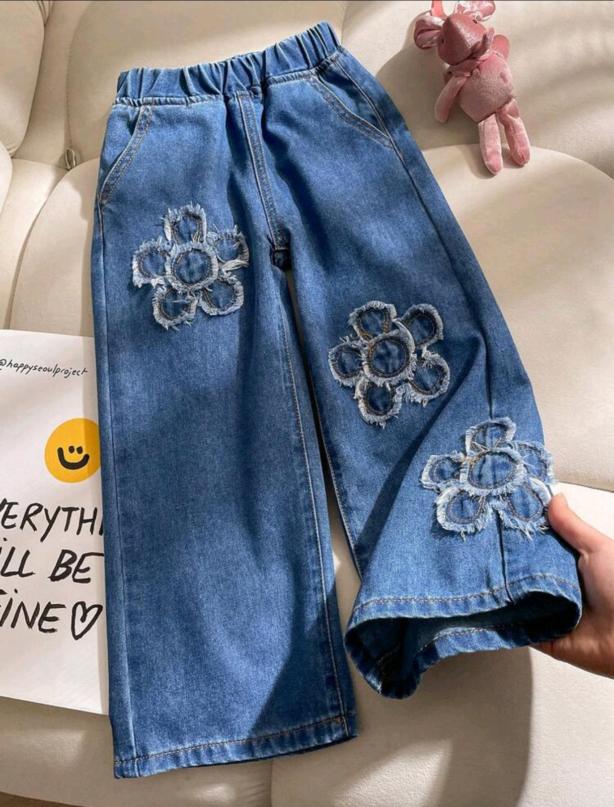 Pantalón de Jeans con bordados de flores