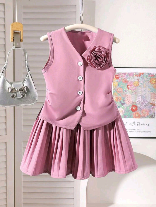 Blusa sin mangas con detalles en flor 3D+ falda plisada