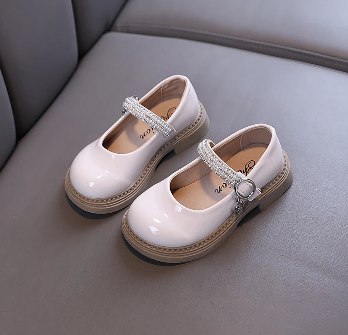 Acc.  Zapato con detalles en brillos