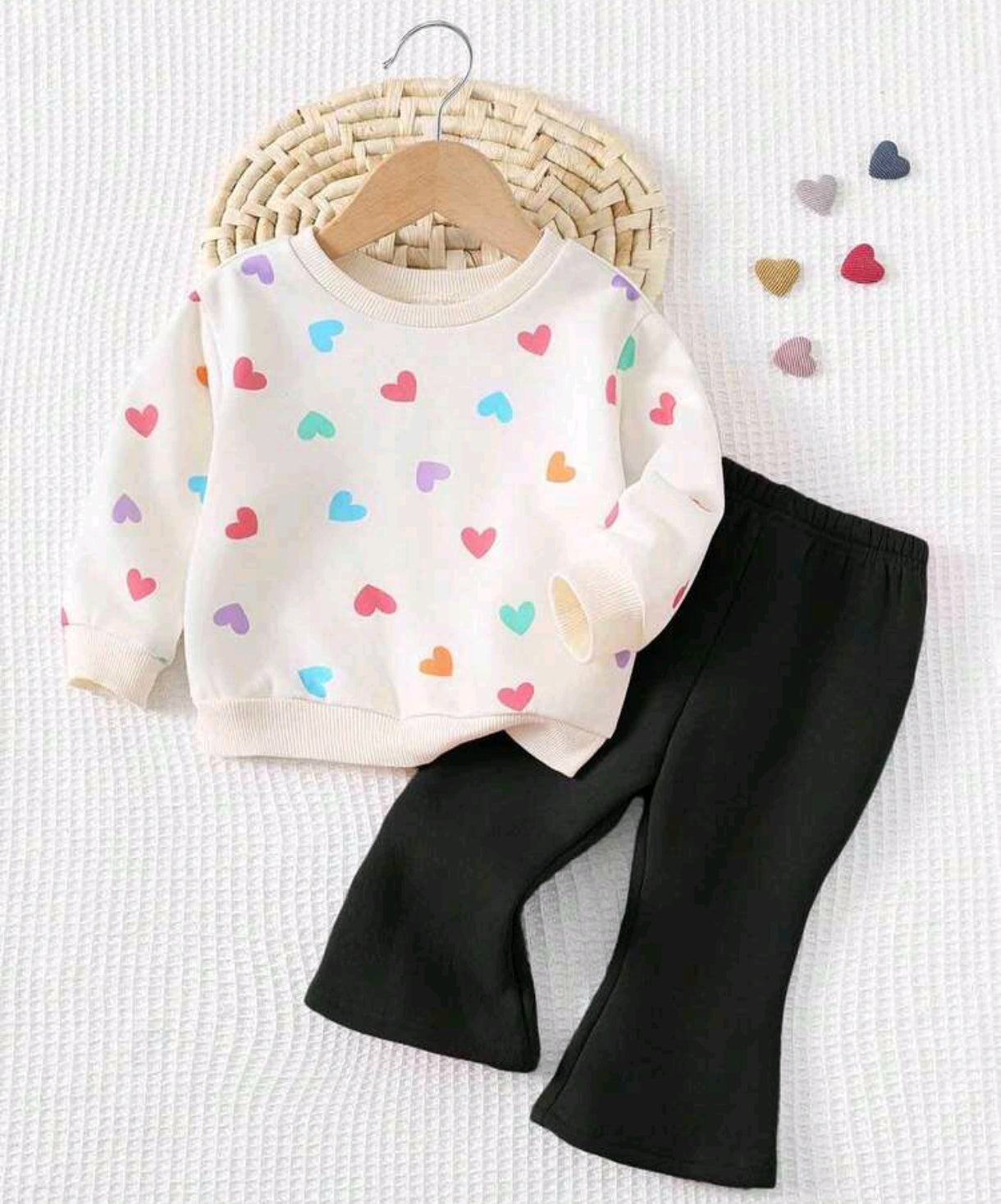 Abrigo mangas largas estampado de corazón+ pantalón frizado