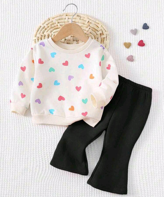 Abrigo mangas largas estampado de corazón+ pantalón frizado
