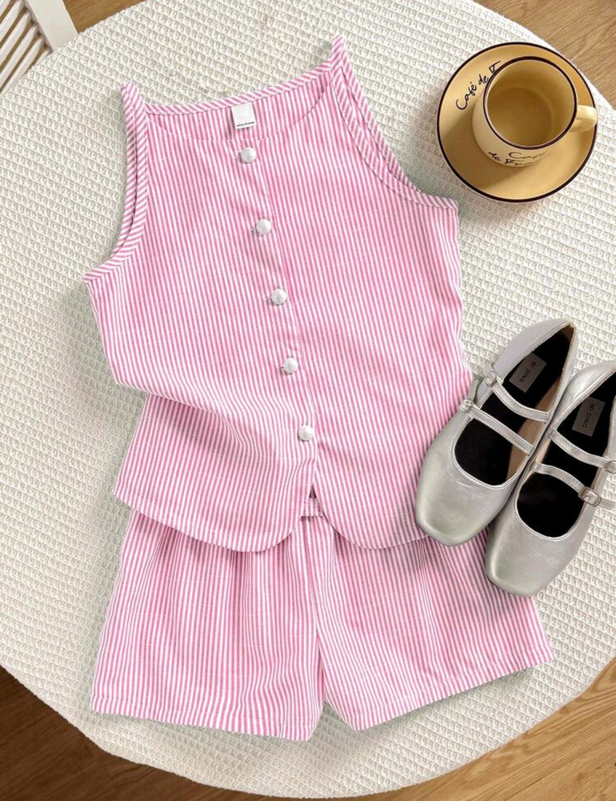 Blusa de Tiritas + shorts a rayas