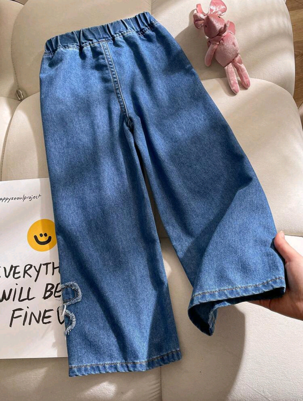 Pantalón de Jeans con bordados de flores