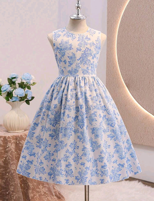 Vestido sin mangas estampado floral celeste