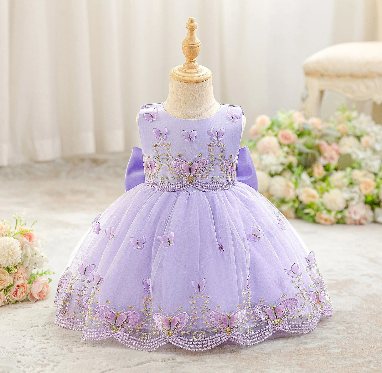 Vestido Elegante con detalles en mariposas