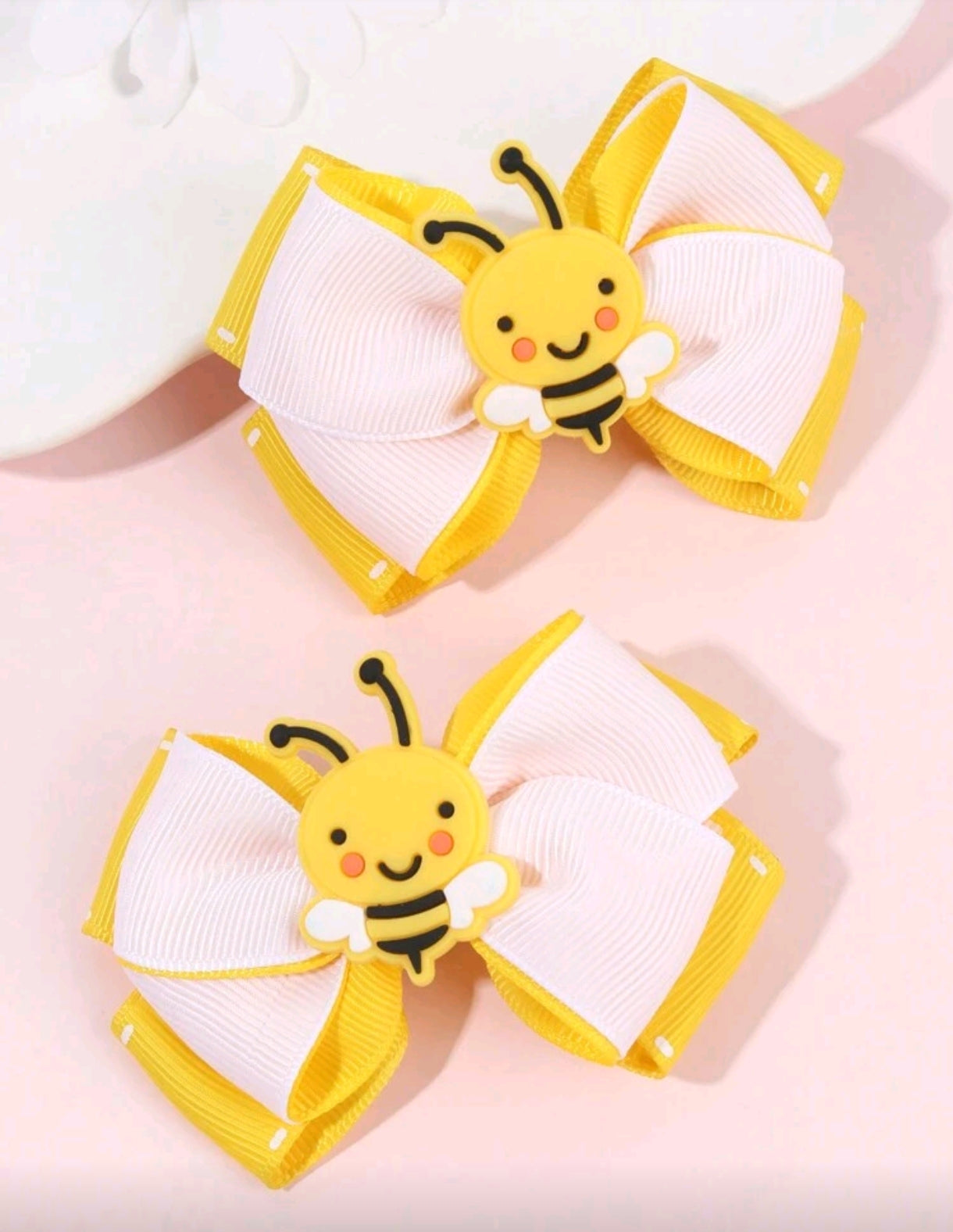 Acc. Hebillas con diseño de abejita