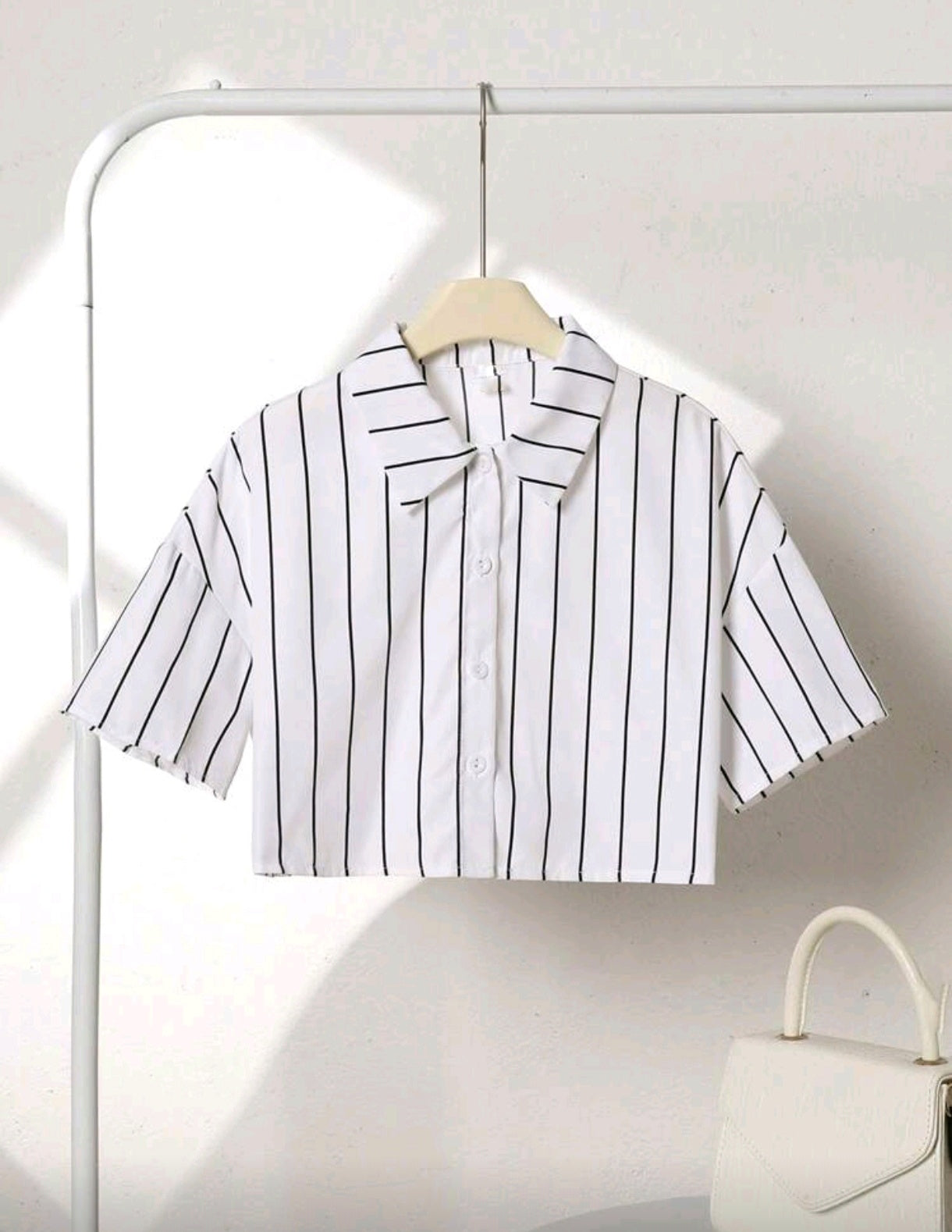 Camisa minimalista a rayas