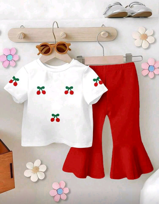 blusa con diseño de cereza+ pantalón acampanado