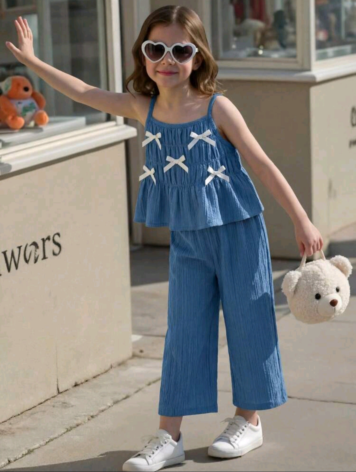 Blusa plisada sin mangas con detalles en moñitos+ pantalón