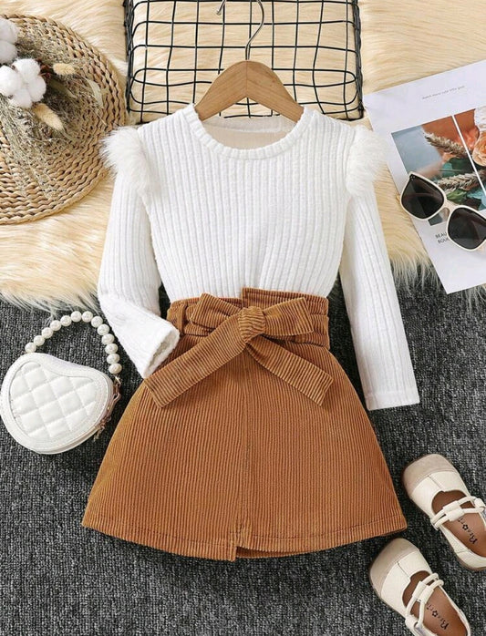 Mangas largas tipo lanilla + falda con cinturón