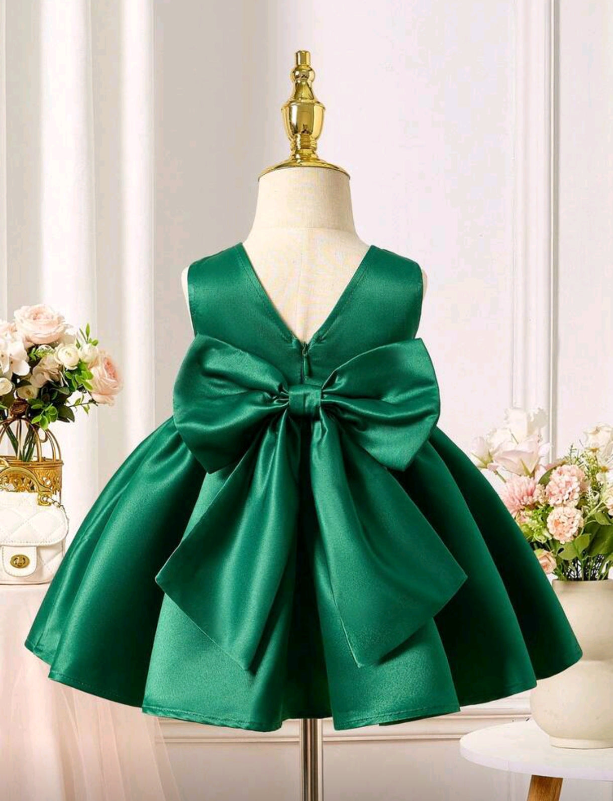 Vestido Elegante sencillo con moño en la espalda