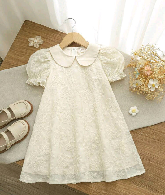 Vestido de renda con mangas