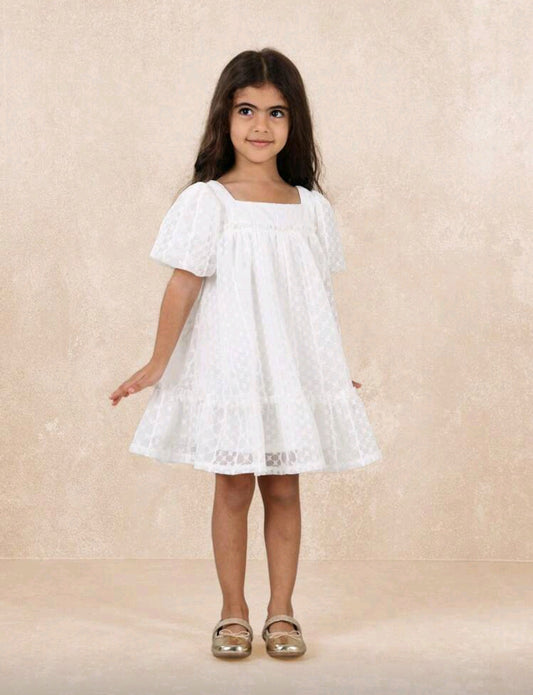 Vestido Blanco de cuello cuadrado y mangas abullonadas