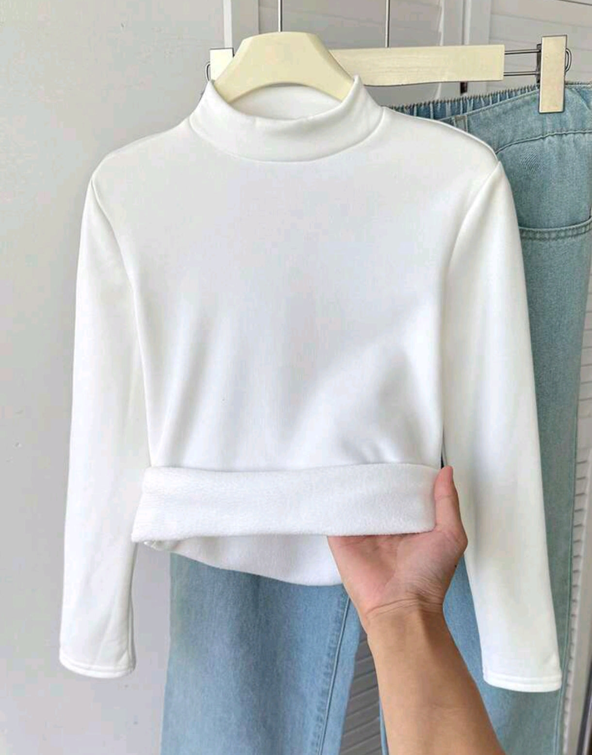 Mangas largas blancas con cuello,frizado por dentro