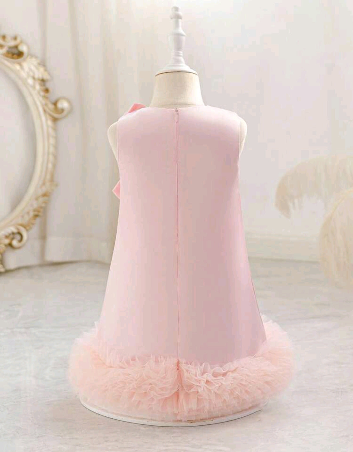 Vestido Chic con moños y detalles en tul