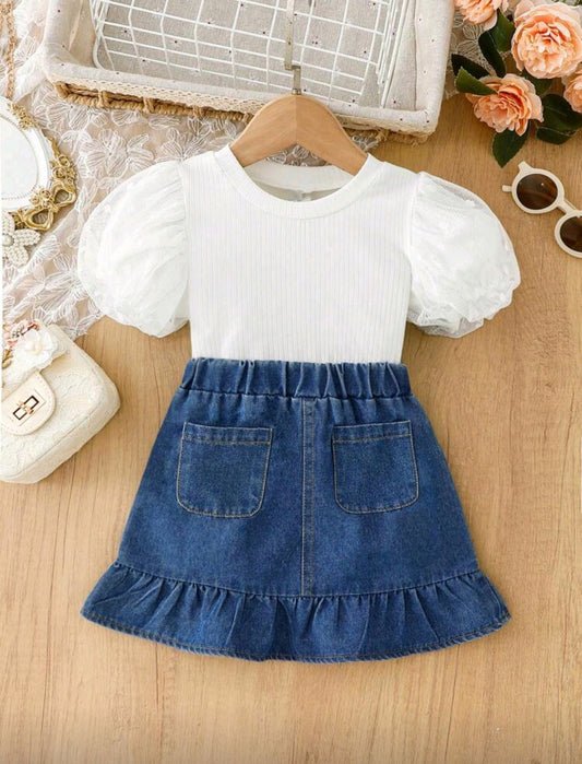 Blusa con mangas abullonadas+ falda de jeans