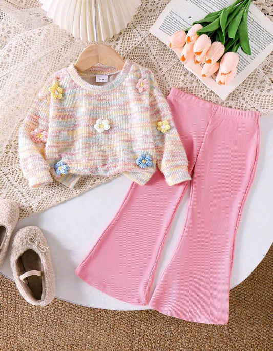 Mangas largas con detalles en flores + pantalón acampanado