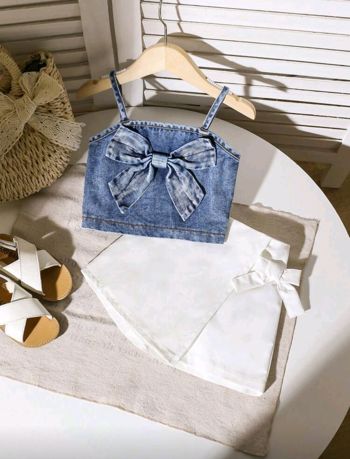 Top con tiritas de jeans + short de jeans