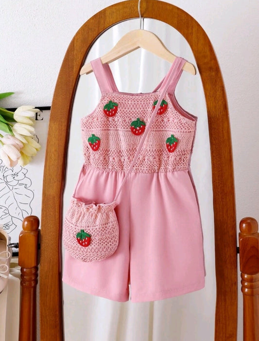 Monito con detalles de hilo y frutillas + bolsito