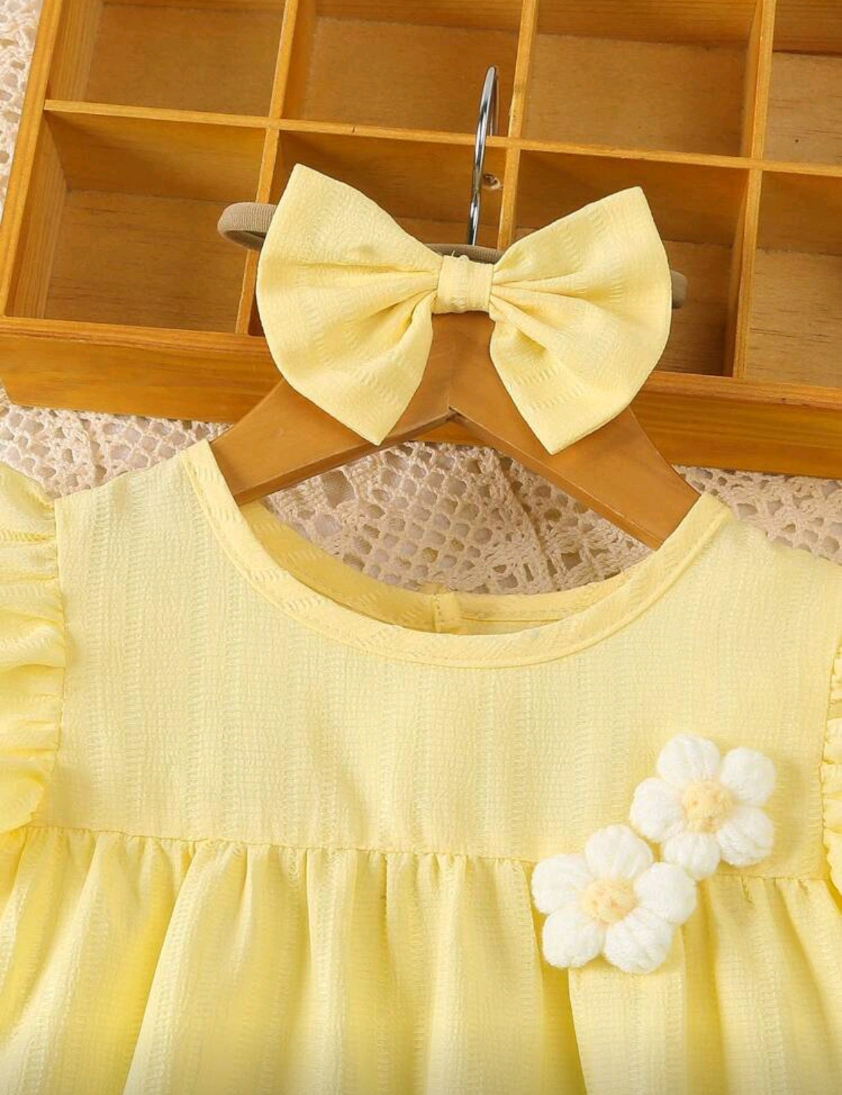 Vestido bebé con detelles en flor